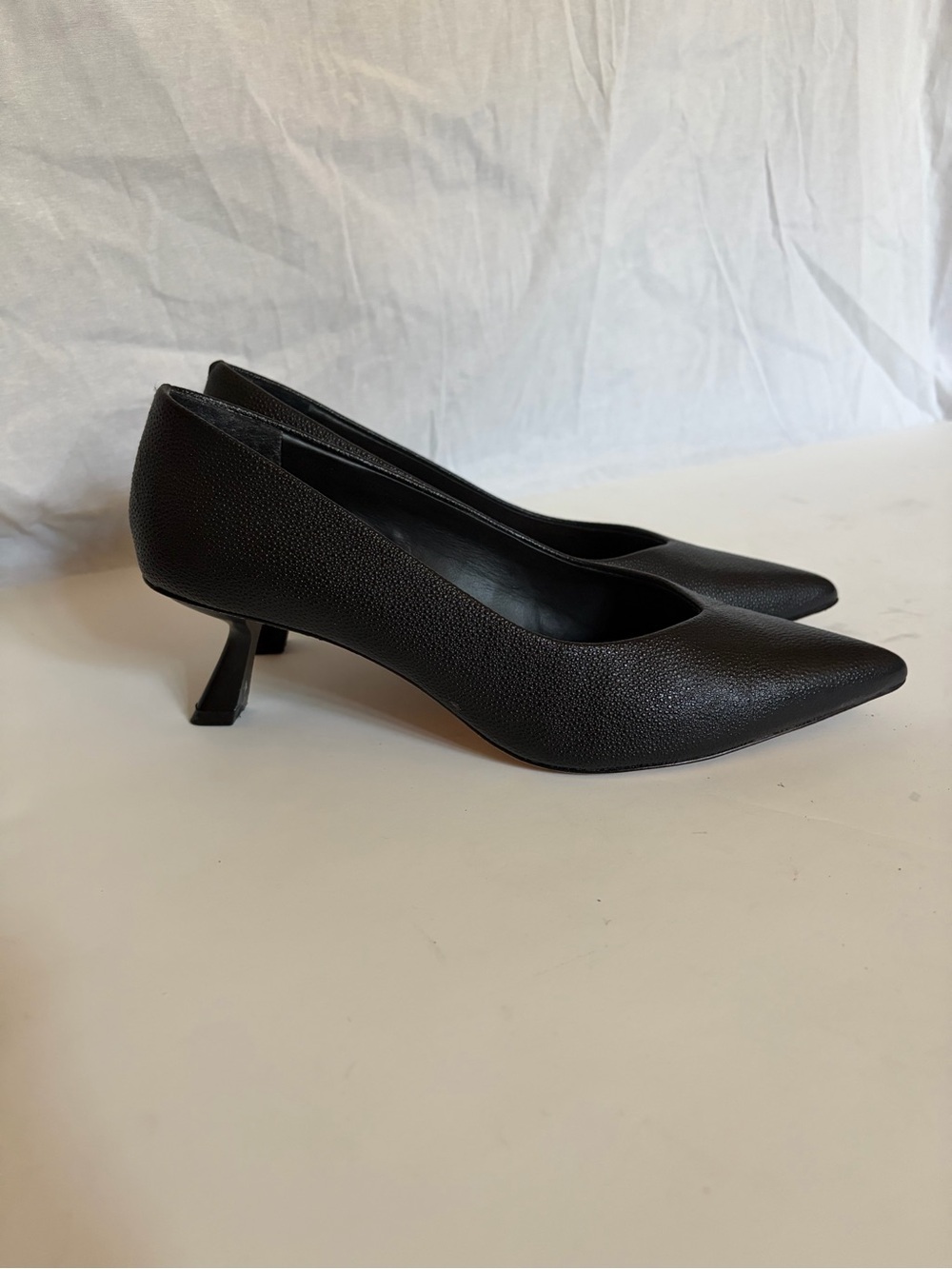 Leather kitten heel pumps